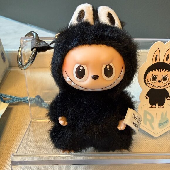 THE MONSTERS Pin for Love Series-Vinyl Plush Pendant Blind Box (Confirmed R) - Picture 2 of 3